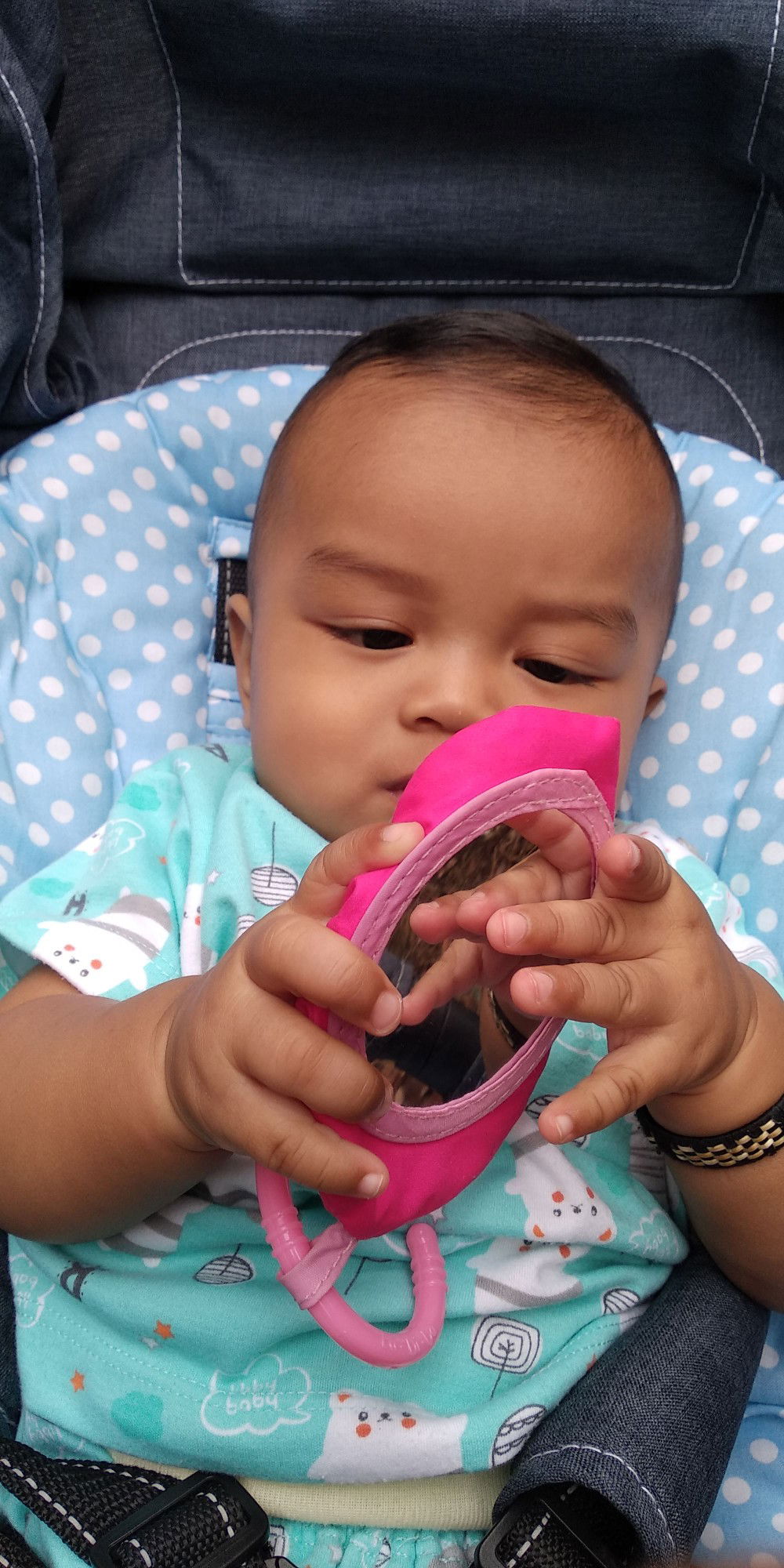 anak di kasih main kaca