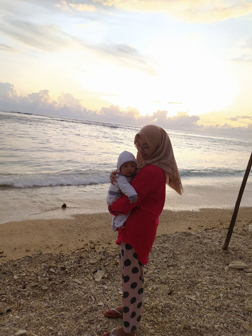 putri intan sari profile icon