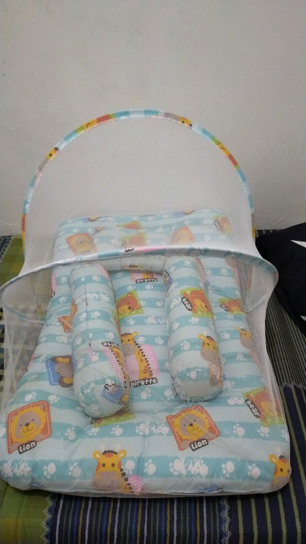 Tempat tidur bayi