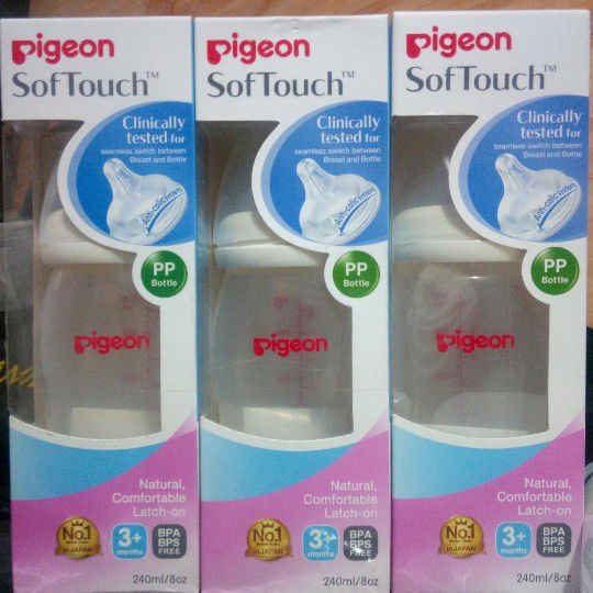 selling brand new Pigeon bottles