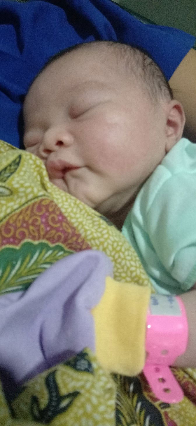 alhamdulillah telah lahir putri kami di usia 40w 2day