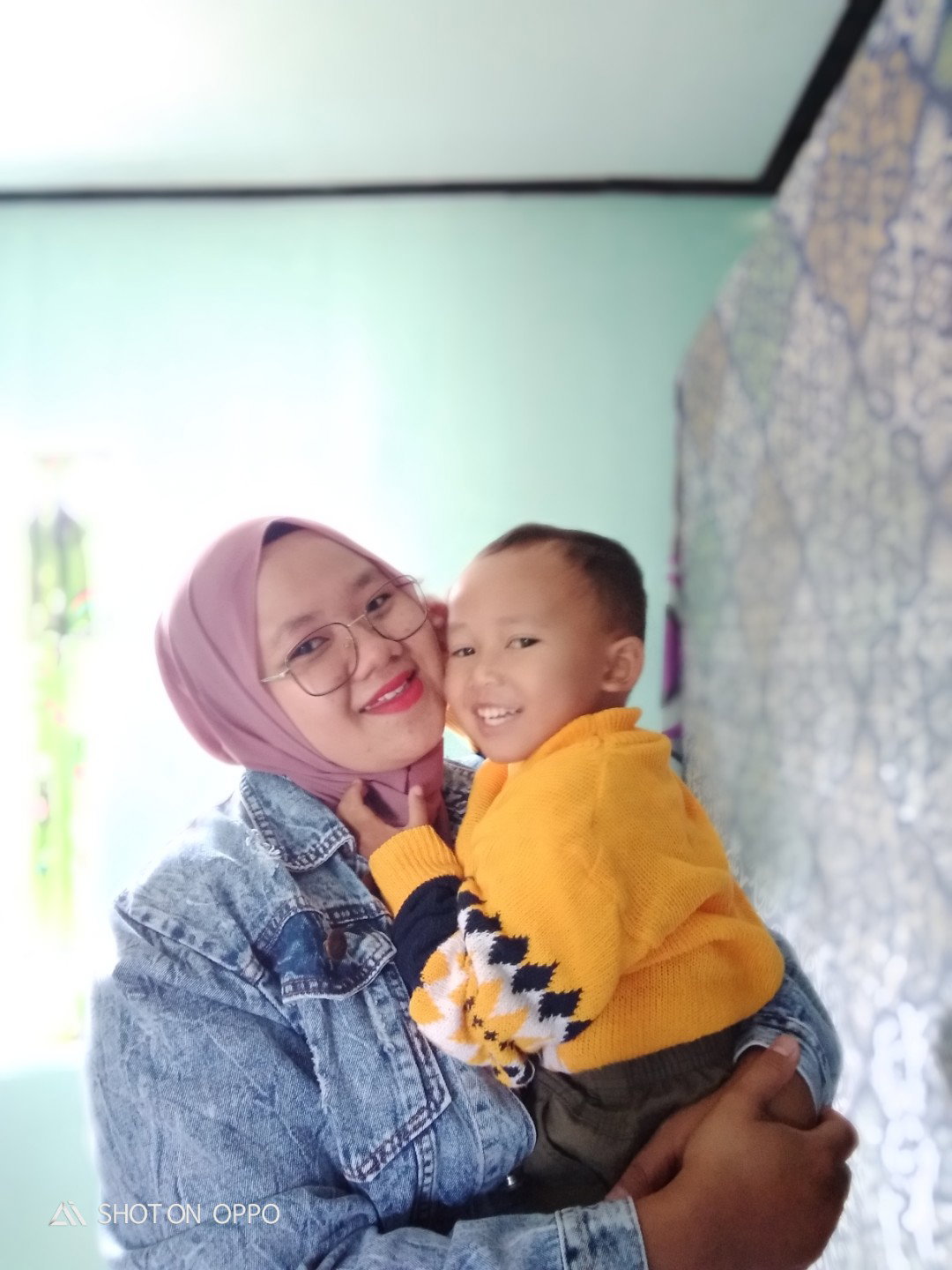 Revi Apriliani profile icon