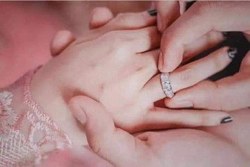 Yana Bain profile icon