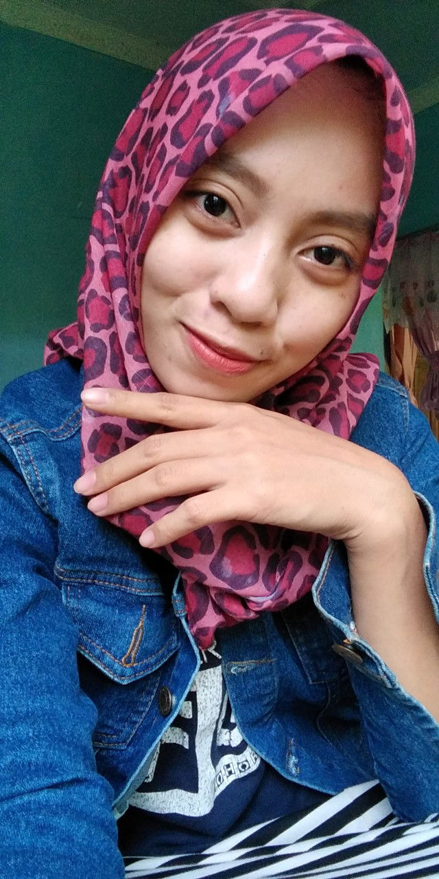 Esti Rokhani profile icon