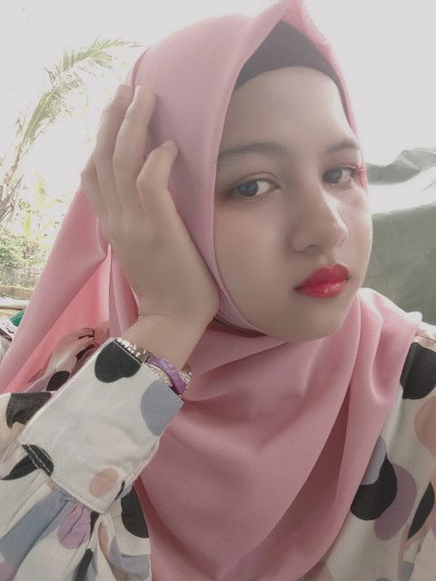 Desti Mukhalifah A profile icon