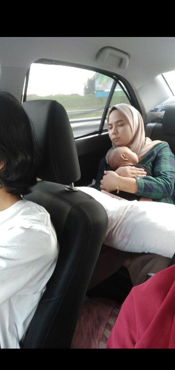 Saya calonkan rakan saya kerana rakam saya seorang ibu tunggal anak dua dan suaminya tidak menyediakan keperluan untuk bayi nya yang baru lahir