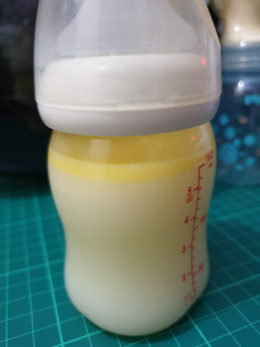 thawed breastmilk turns yellow