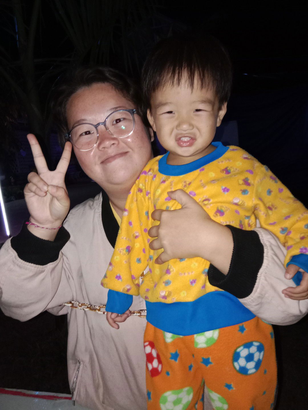 โลก แคบ profile icon