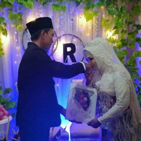 Ratna yulianti profile icon