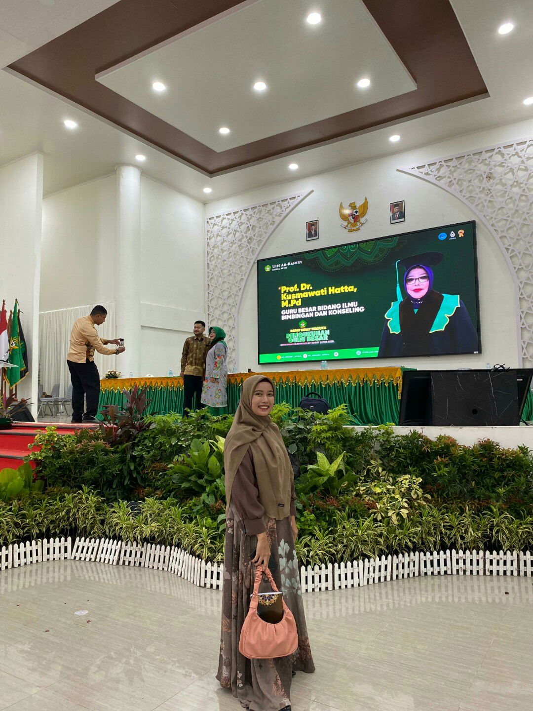 Riza Hayati profile icon