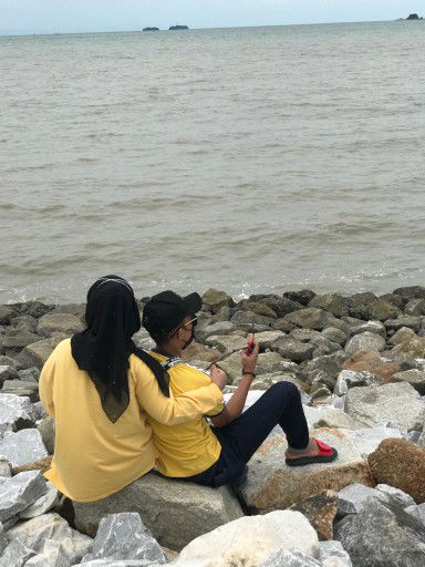 Unaa Azni (una) profile icon