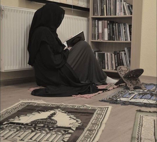 Della Tiara profile icon