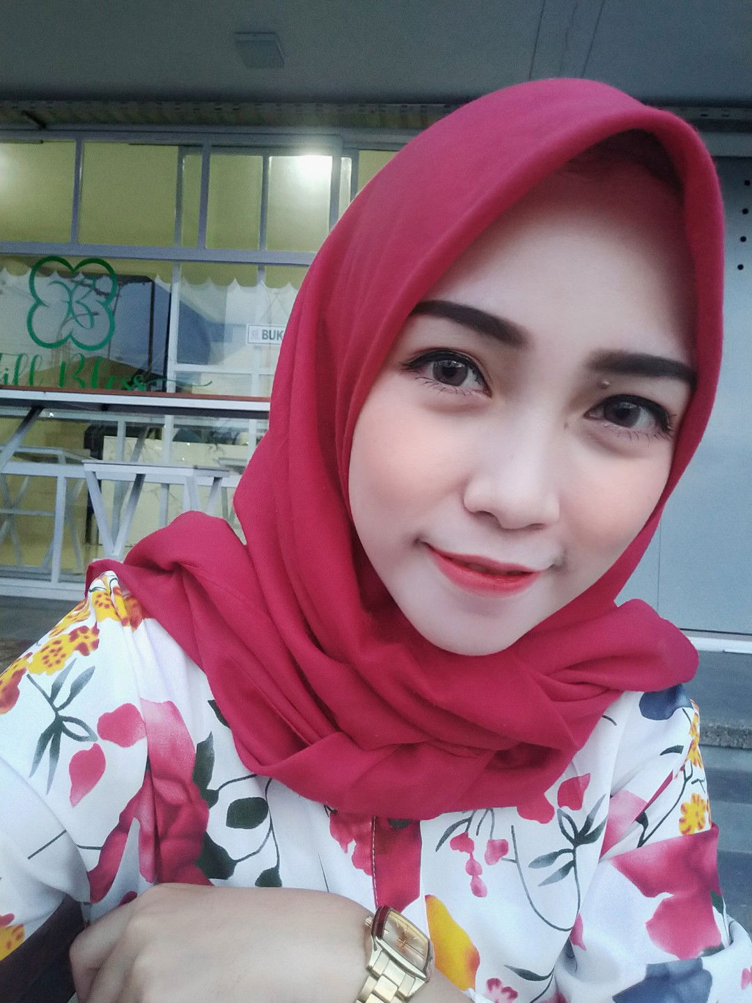 Tia Syatiandini profile icon