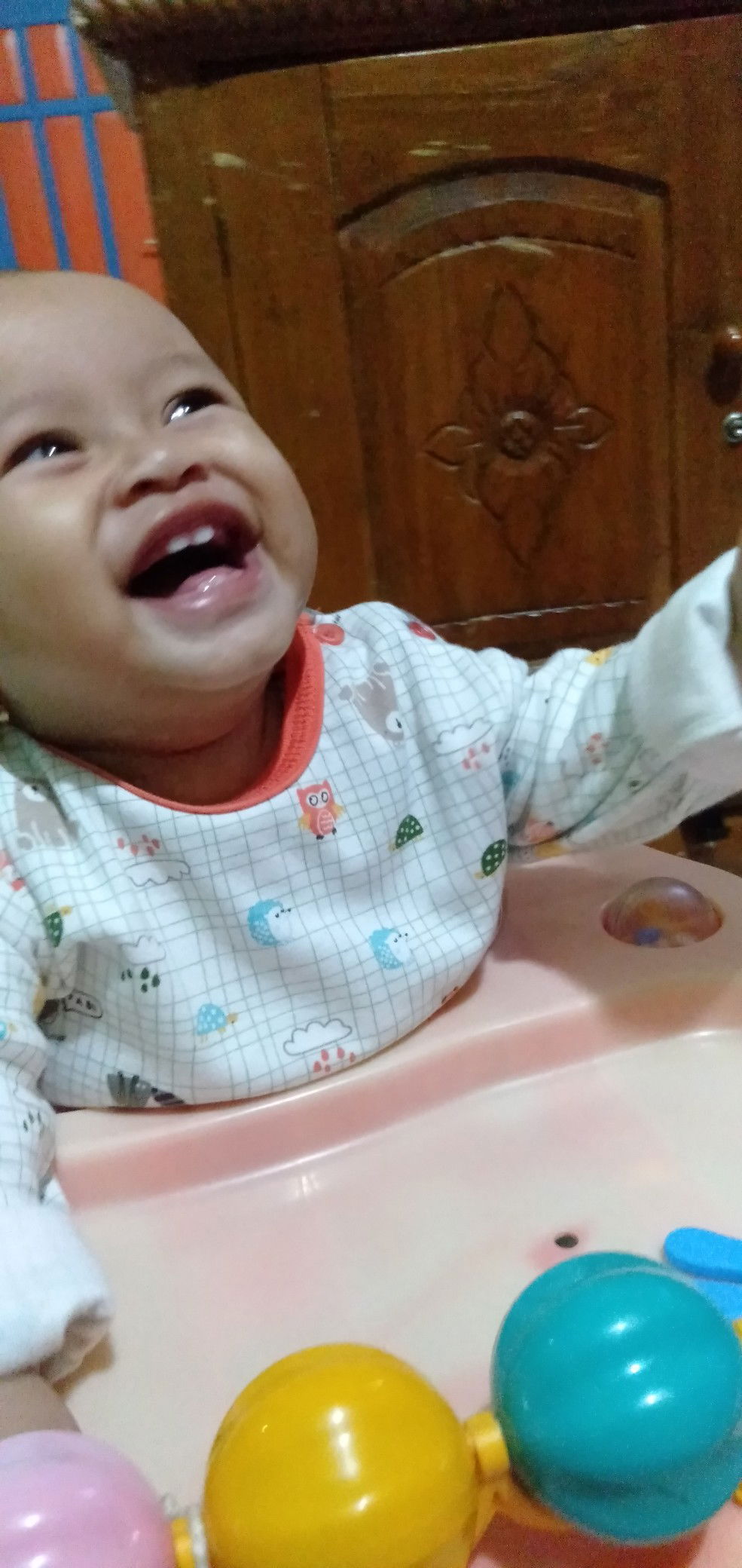 ada jarak antara gigi satu dengan yang lain