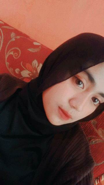 Riri Apriliani profile icon