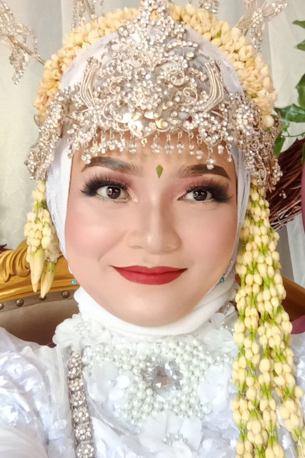 Tita Oktavia profile icon