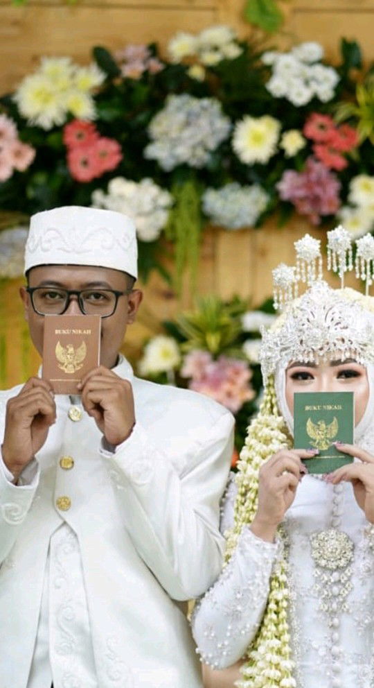 sri utari profile icon