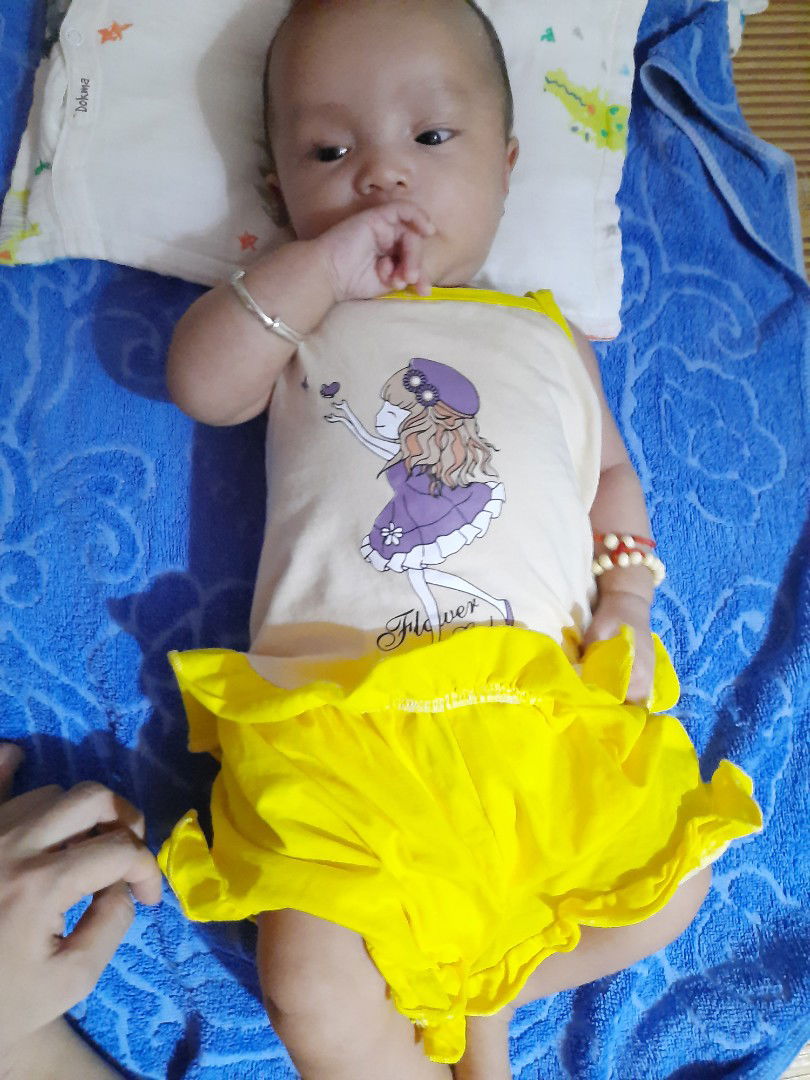 Làm sao để bé bớt bú tay ???