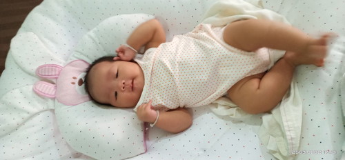 ลูกกินนม