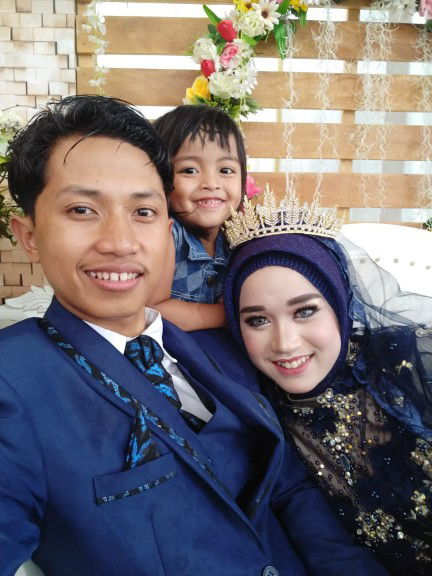 Dwi Indah profile icon