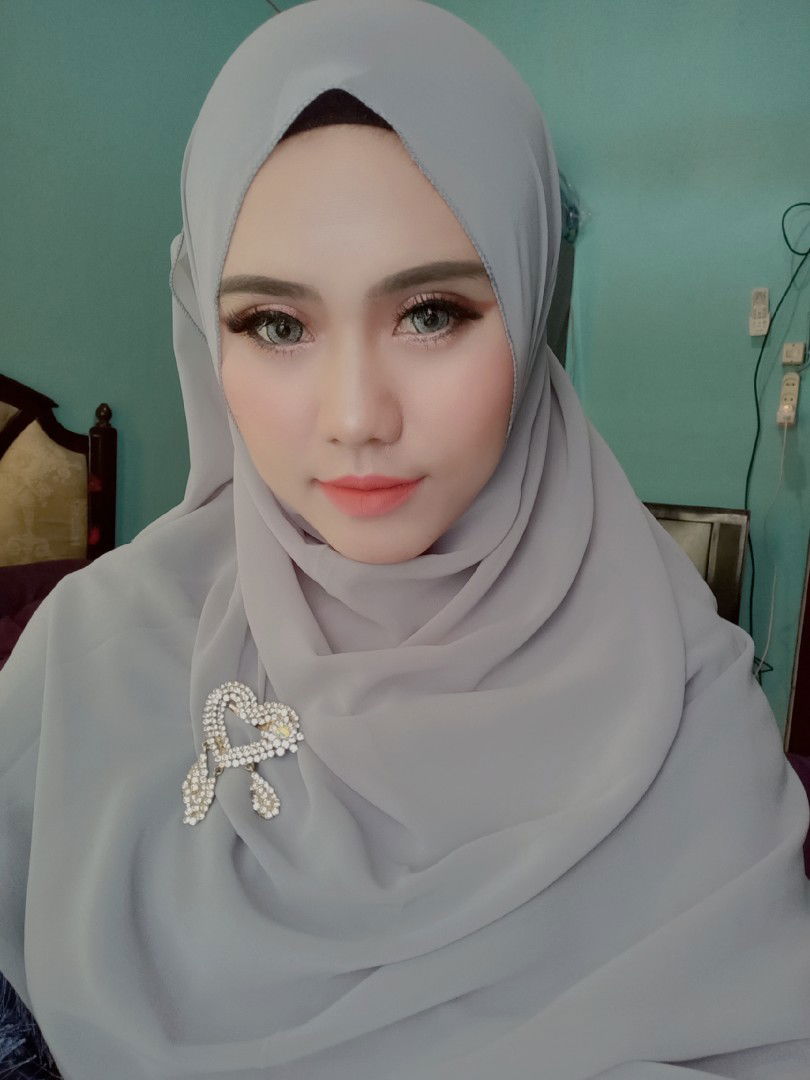 Sri ayu rezeki profile icon