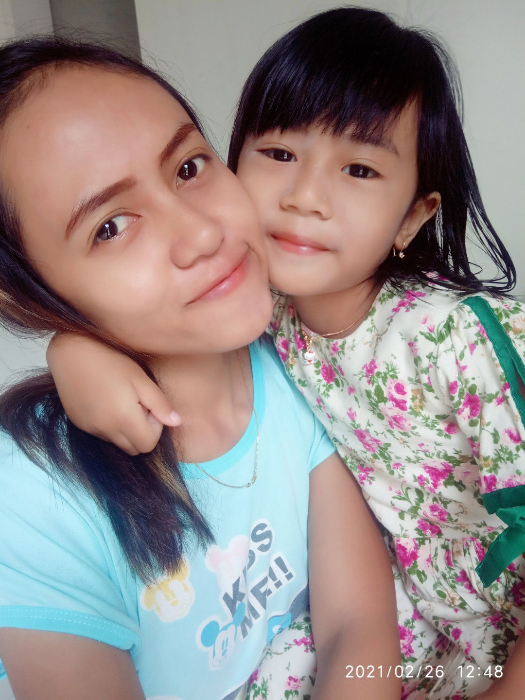 Heny Ratna profile icon