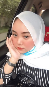 Dina Ade Lorenza profile icon