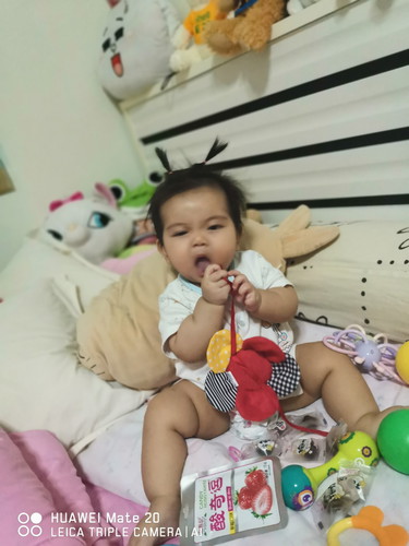 ลูกสาว7เดือน22วัน ยังไม่คลานเลยครับ ชอบนั่งเล่นและชอบให้เราจับให้ยืนครับ (แต่น้องยังยืนไม่ได้) ไม่ชอบนอนคว่ำด้วยครับ