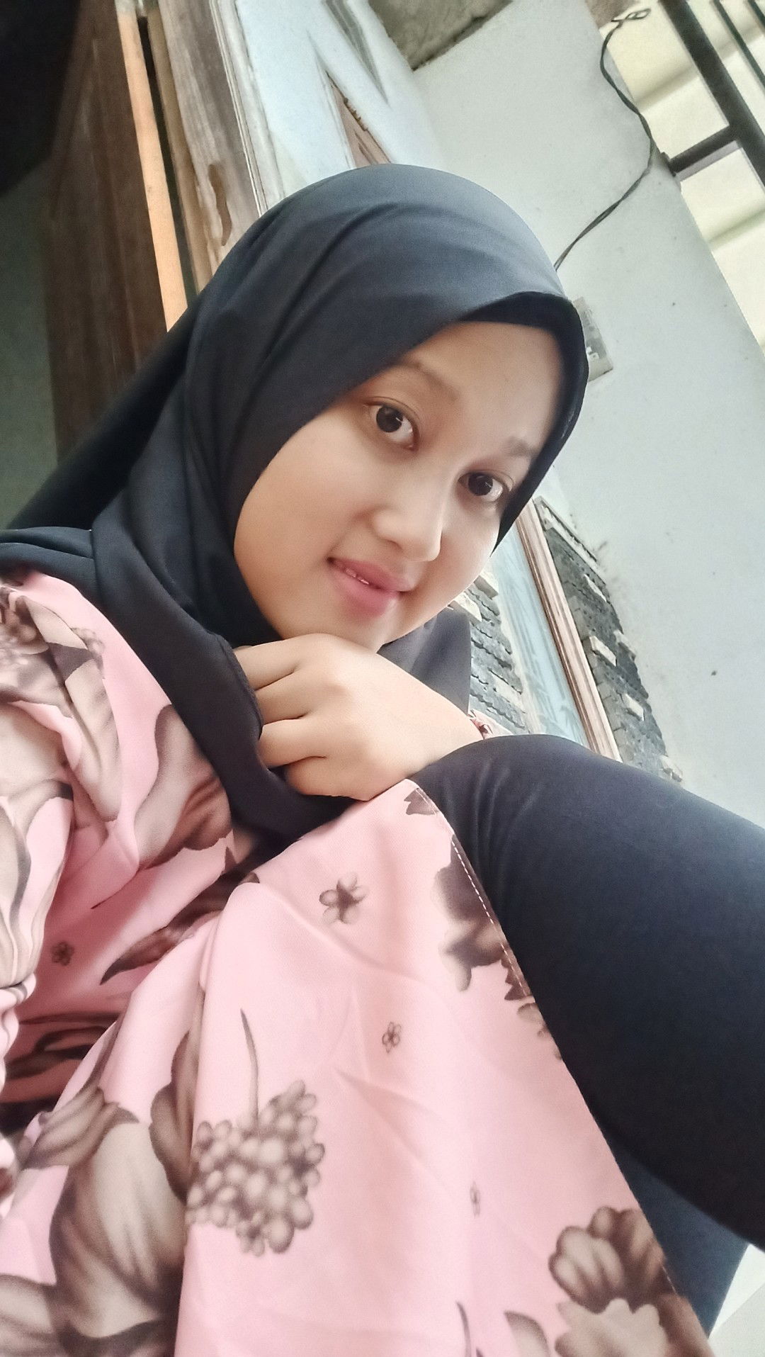 reny cahyawati profile icon