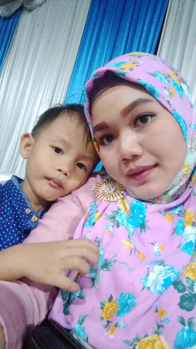 Tri Indah profile icon