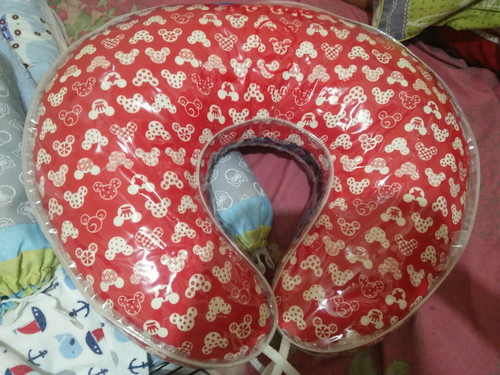 bantal menyusui