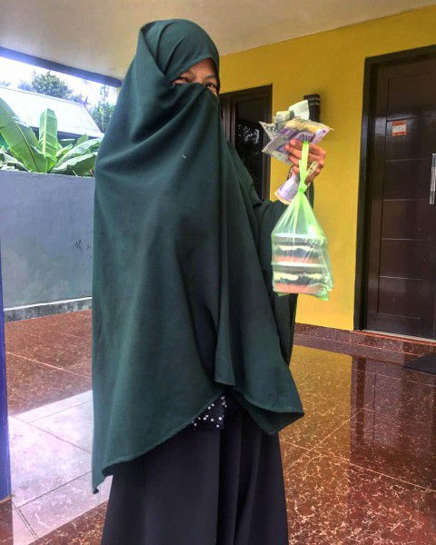 putriana firly profile icon