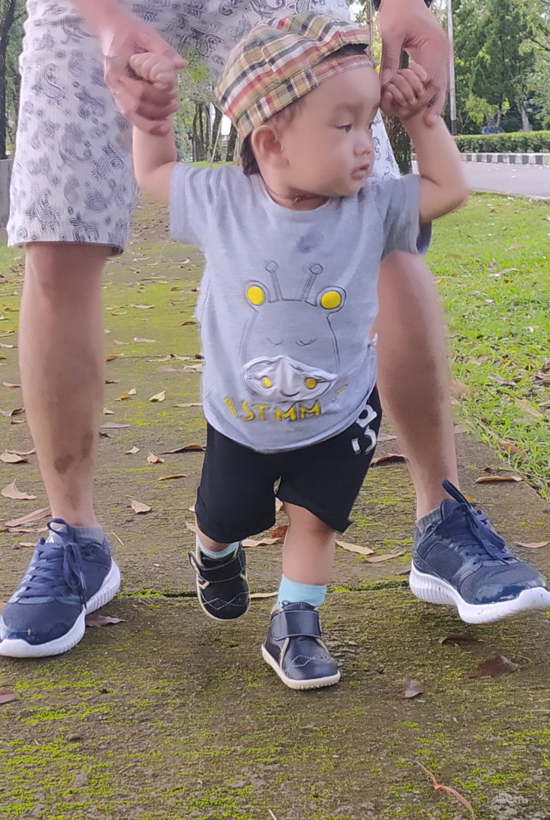 bayi 9 bulan blum bisa duduk sendiri