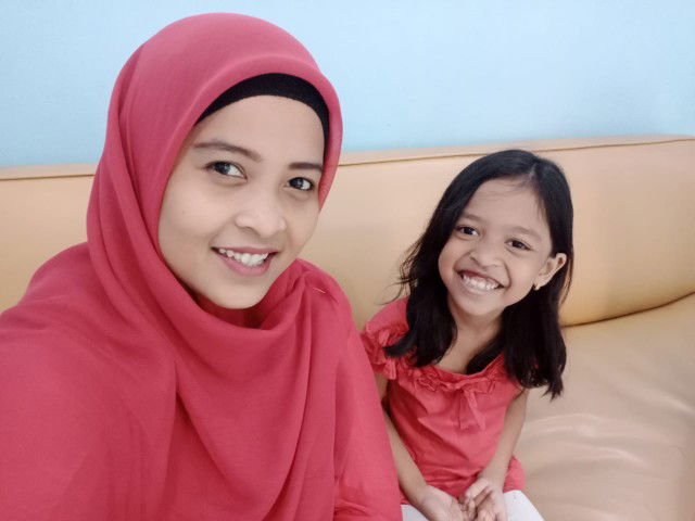 Fitri nur profile icon