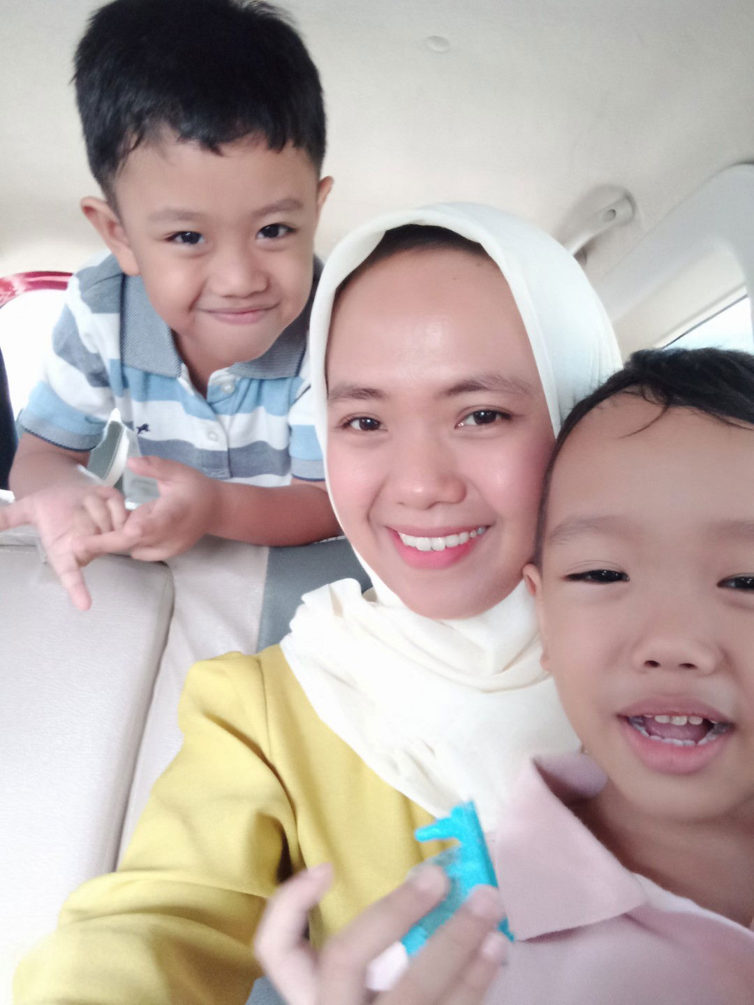 RosaDwiPurwanti profile icon