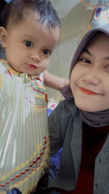 indah riawati profile icon