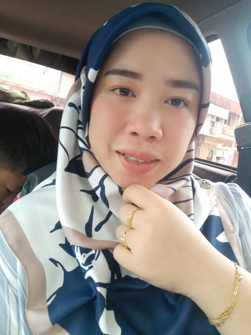 noor azira profile icon