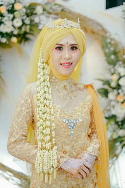 rini iswandari profile icon