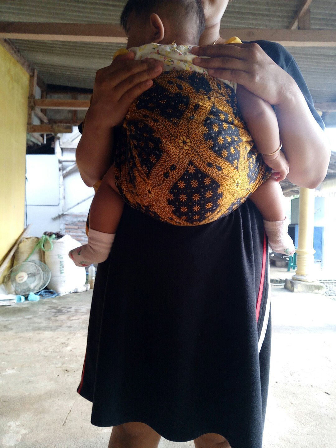 gendong jarik m shape