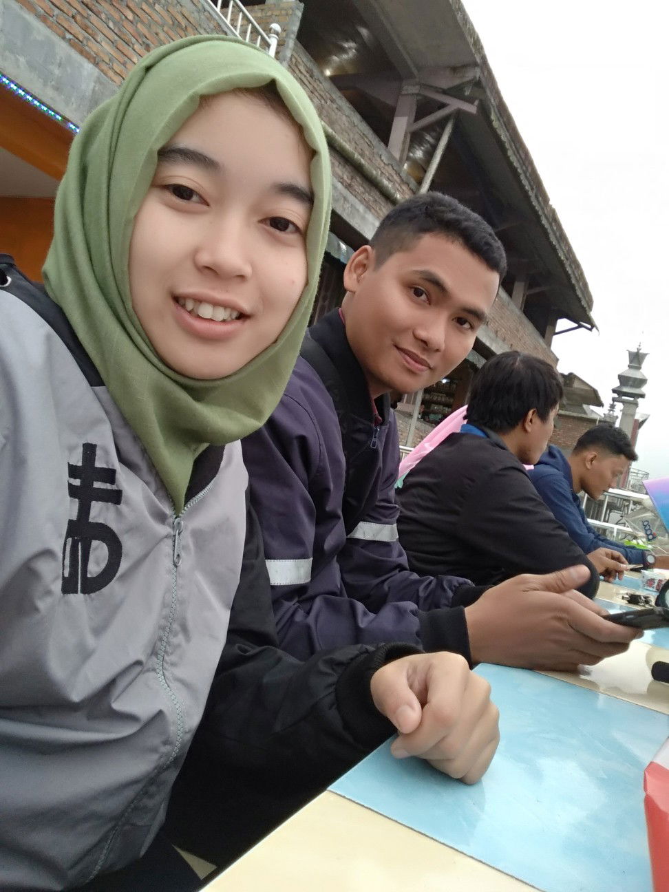 Ummi Azka & Azkia profile icon