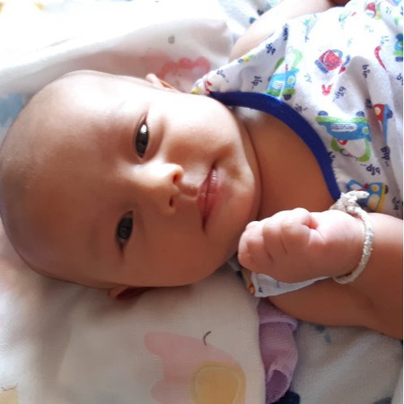 ผมชื่อ เจคอบ อายุ2เดือน17วันมีปัญหาไม่ค่อยถ่ายแม่ๆแก้ปัญหายังใงค่ะ