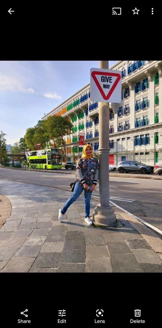 Leni silviani profile icon