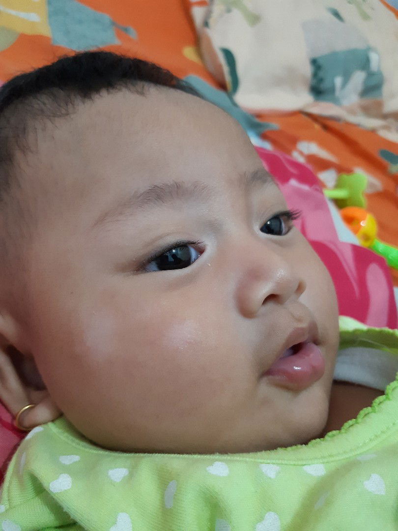 Pipi baby putih