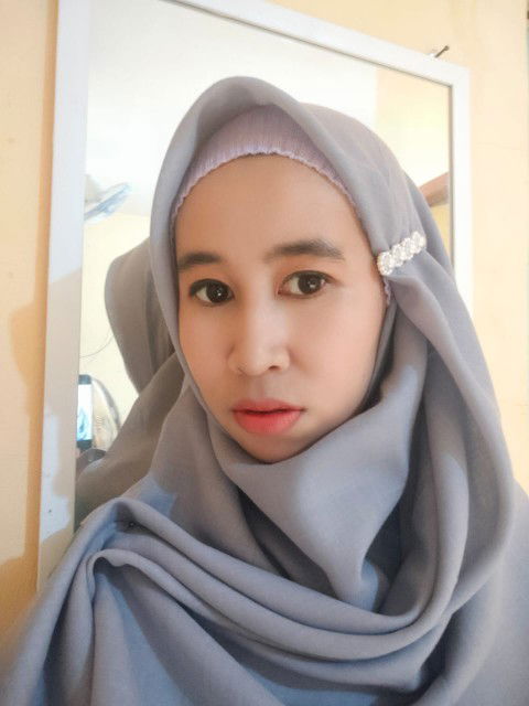 hesti widianingsih profile icon