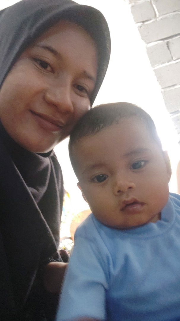 Yulia Esti Komala Sari profile icon