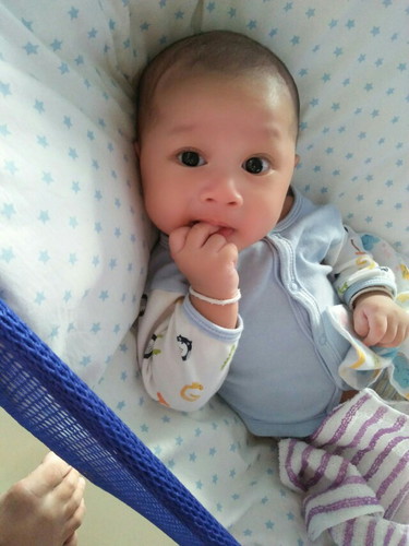 เด็กอมมือ