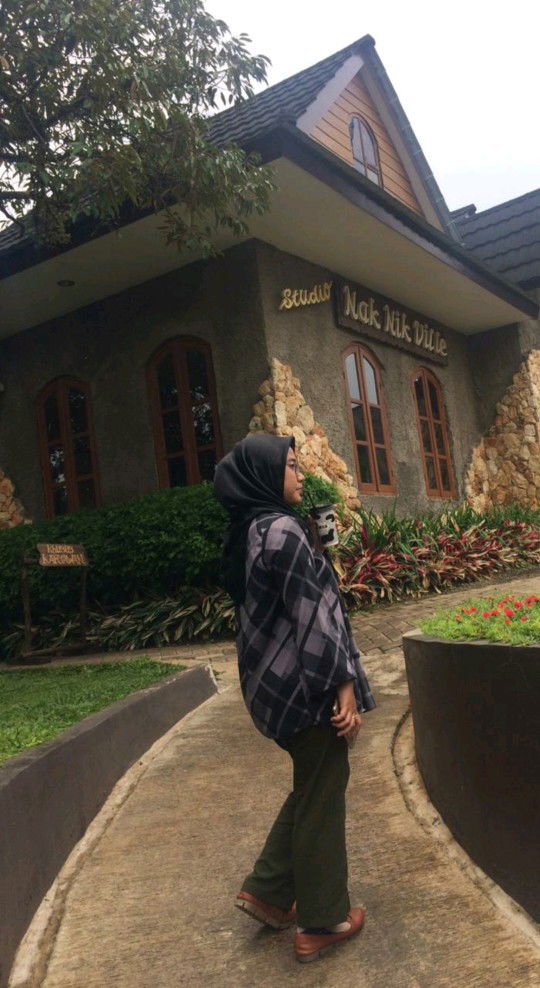 Titis Nur Oktaviany profile icon