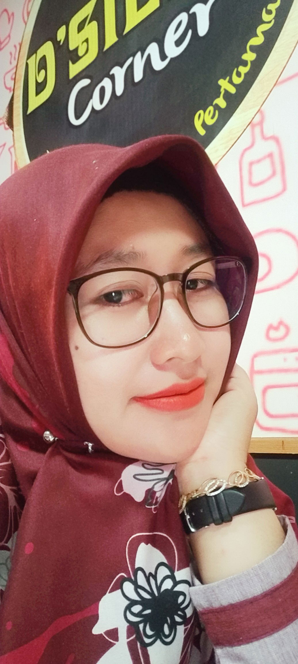 Sari Cahyani profile icon