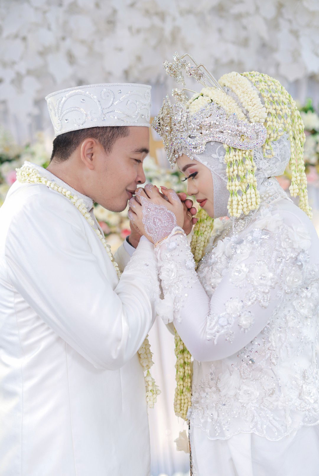 Rina suriyanti profile icon