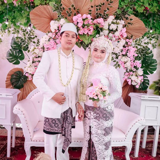 Dewi Anggraeni profile icon